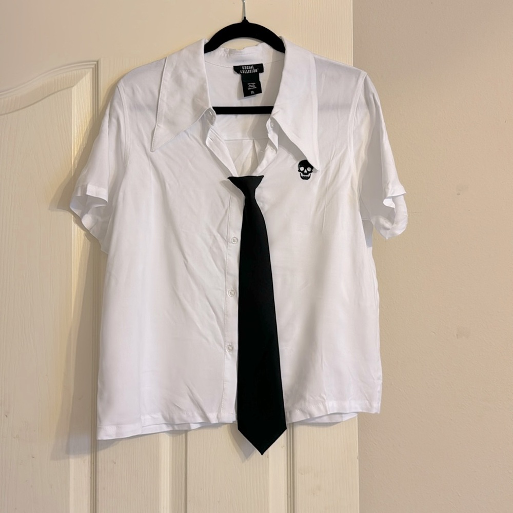 WHITE COLLARED SHIRT FROM HOT TOPIC